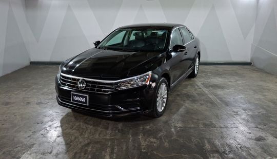 Volkswagen • Passat