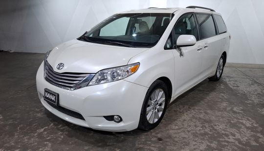 Toyota • Sienna