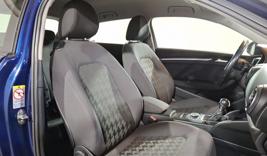 Audi A3 1.8 TFSI AMBIENTE S TRONIC Hatchback 2015