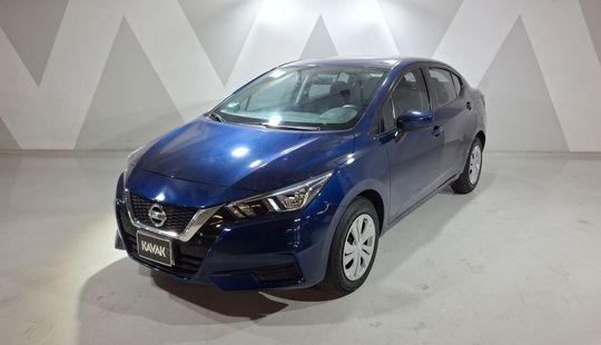 Nissan • Versa