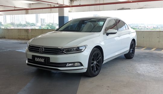 Volkswagen • Passat