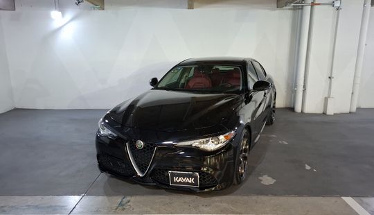Alfa Romeo • Giulia