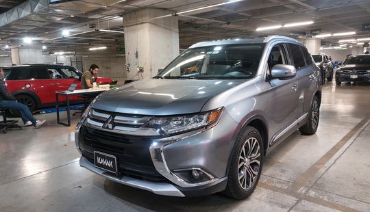 Mitsubishi • Outlander