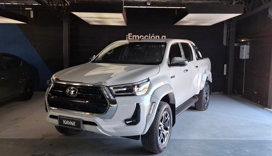 Toyota • Hilux