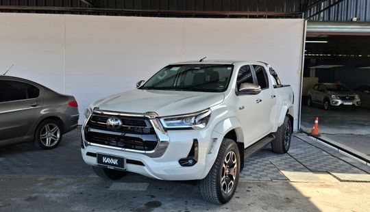 Toyota • Hilux