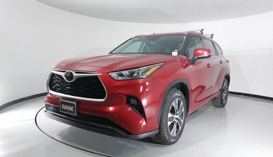 Toyota • Highlander