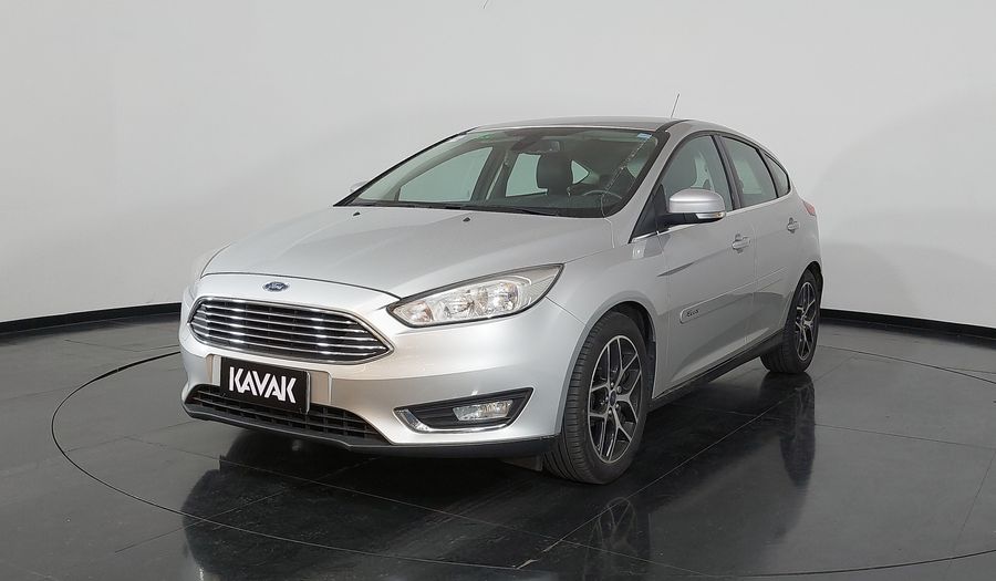 Ford Focus TITANIUM Hatchback 2016