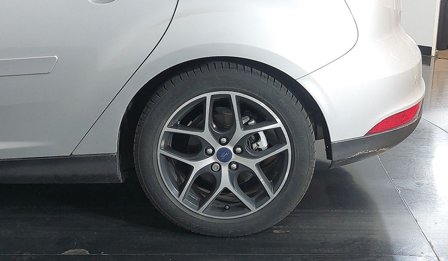 Ford Focus TITANIUM Hatchback 2016