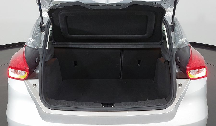 Ford Focus TITANIUM Hatchback 2016