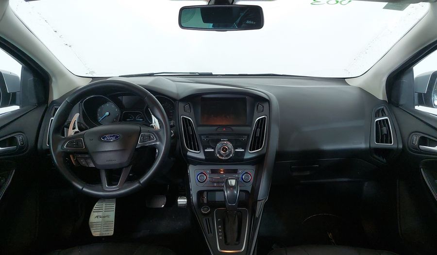 Ford Focus TITANIUM Hatchback 2016