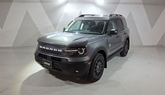 2025 • 900 km • Automático