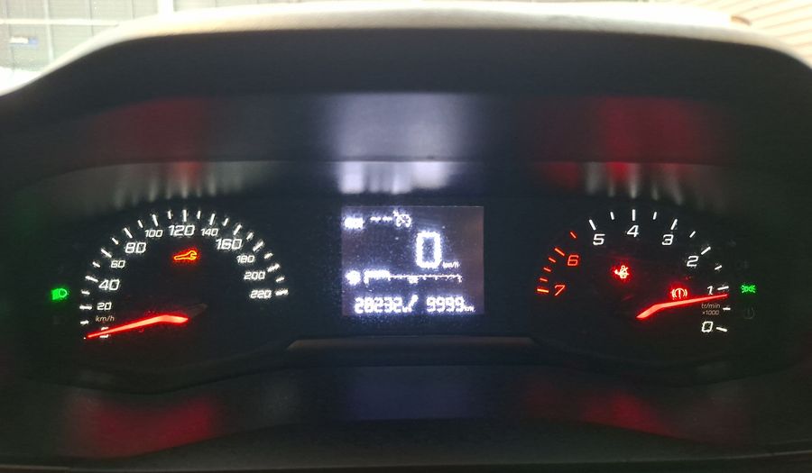 Peugeot 208 1.2 PURETECH 75 HP STYLE Hatchback 2024