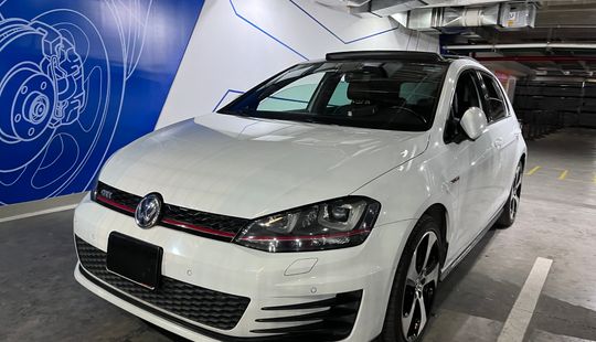 Volkswagen • Golf