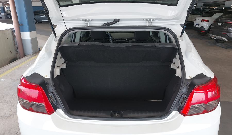 Chevrolet Onix 1.4 SPE/4 LT Hatchback 2016