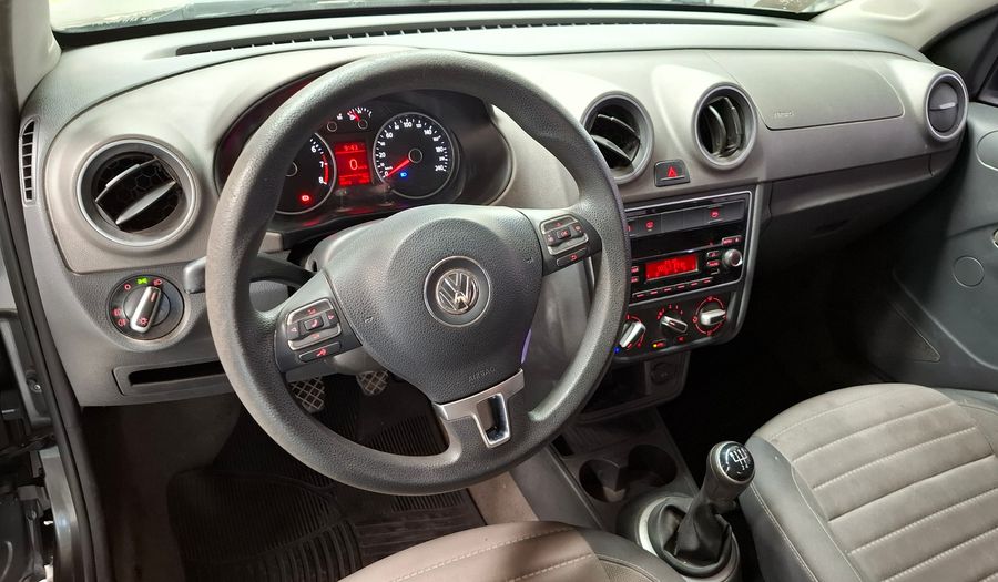 Volkswagen Voyage 1.6 HIGHLINE Sedan 2013