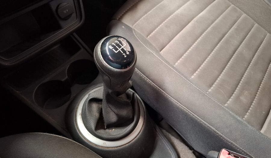 Volkswagen Voyage 1.6 HIGHLINE Sedan 2013