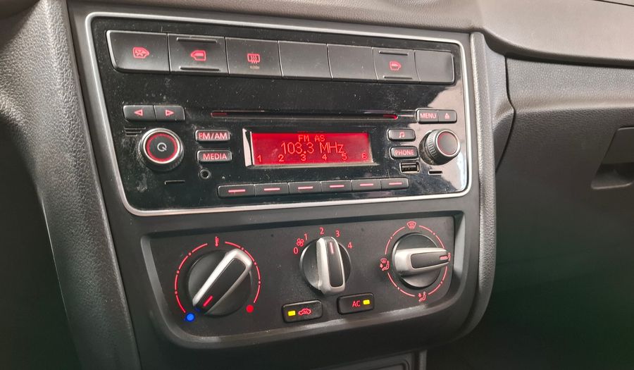 Volkswagen Voyage 1.6 HIGHLINE Sedan 2013