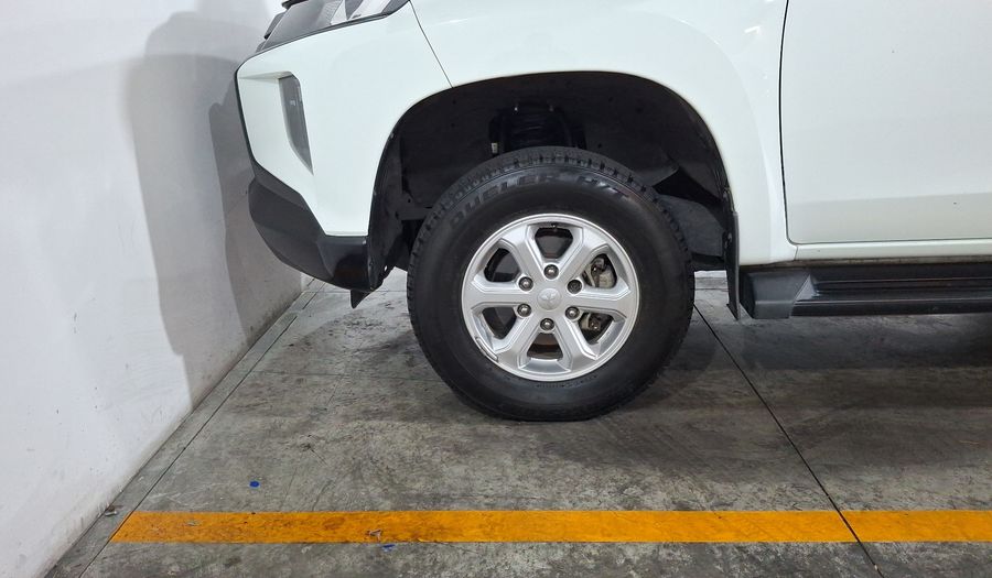 Mitsubishi L200 2.4 GLX DIESEL 4WD Pickup 2023