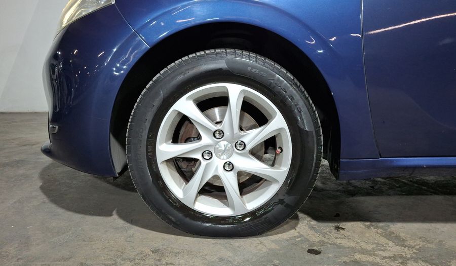 Peugeot 208 1.6 ALLURE MT Hatchback 2014