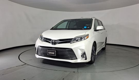 Toyota • Sienna