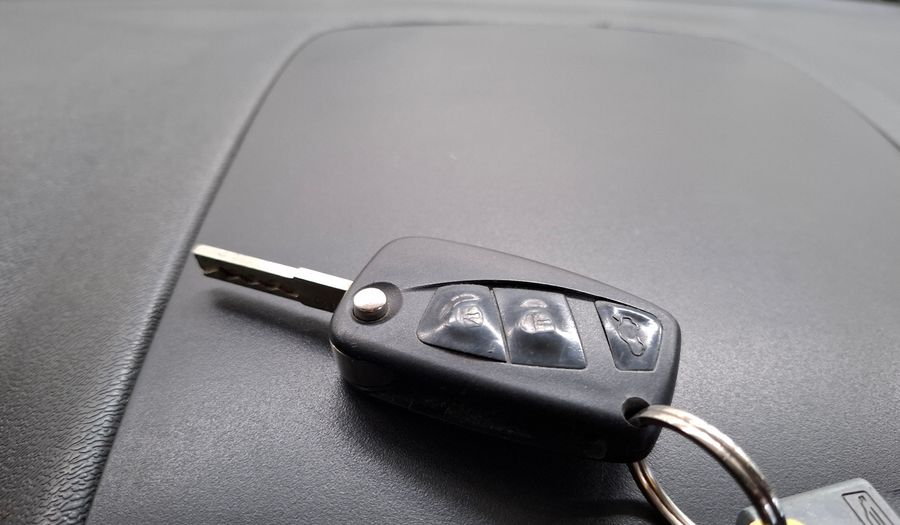 Fiat Idea 1.6 16V ESSENCE Minivan 2012