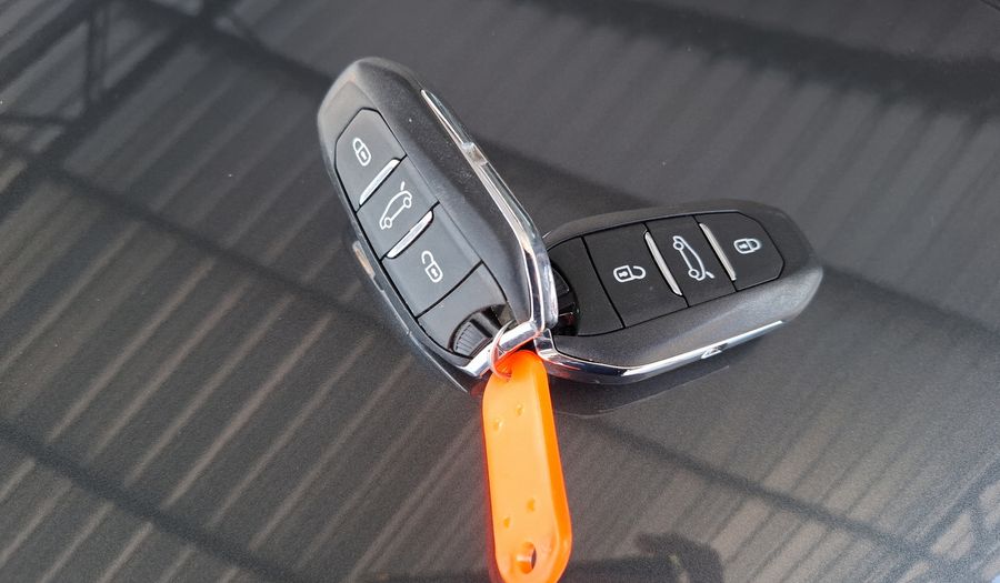 Citroen C4 Cactus 1.6 THP 165 SHINE AUTO BI TONO Hatchback 2021