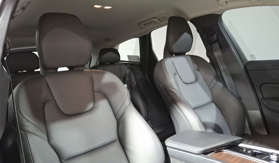 Volvo Xc60 2.0 B5 MHEV PLUS AUTO AWD Suv 2023