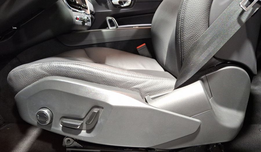 Volvo Xc60 2.0 B5 MHEV PLUS AUTO AWD Suv 2023