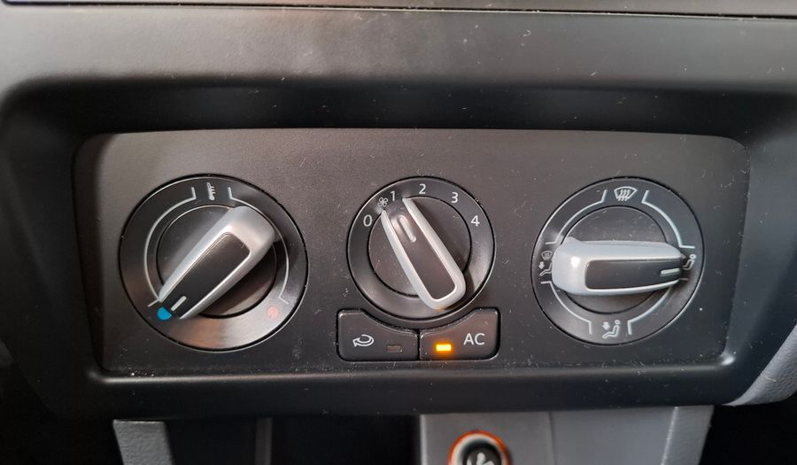 Volkswagen Suran 1.6 COMFORTLINE MT Minivan 2012