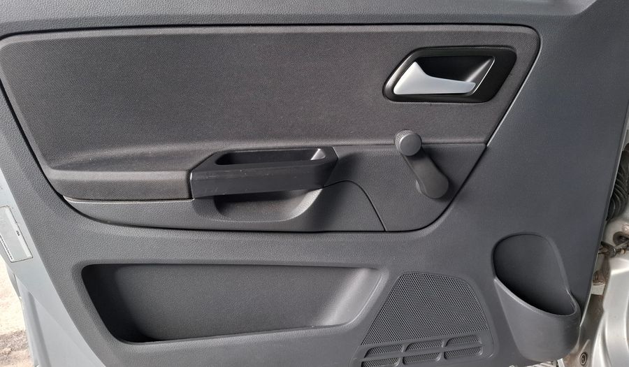 Volkswagen Suran 1.6 COMFORTLINE MT Minivan 2012