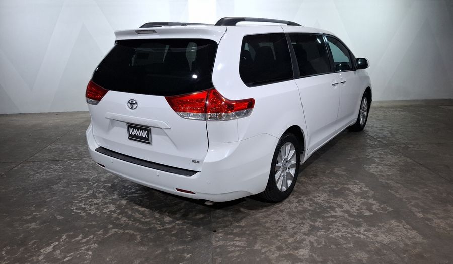 Toyota Sienna 3.5 XLE PIEL AT Minivan 2012