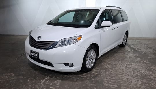 Toyota • Sienna