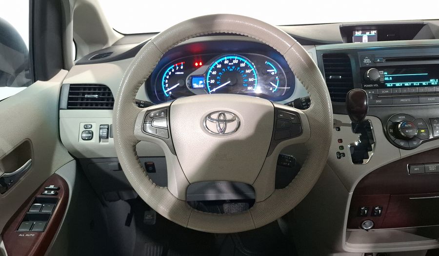 Toyota Sienna 3.5 XLE PIEL AT Minivan 2012