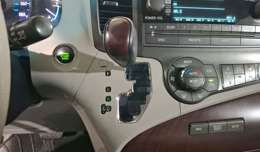 Toyota Sienna 3.5 XLE PIEL AT Minivan 2012