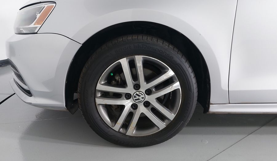 Volkswagen Jetta 2.5 TRENDLINE TIPTRONIC Sedan 2015