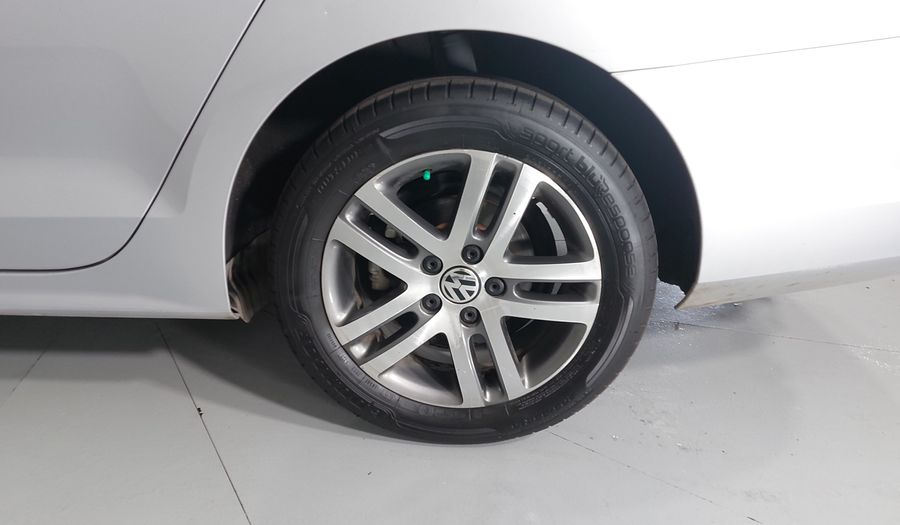 Volkswagen Jetta 2.5 TRENDLINE TIPTRONIC Sedan 2015