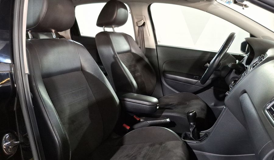 Volkswagen Polo 1.2 HIGHLINE MT Hatchback 2013