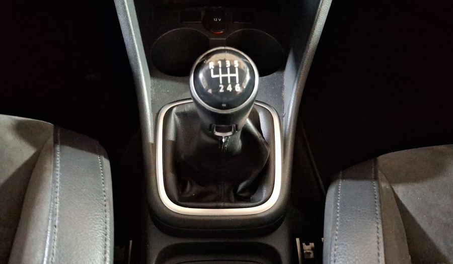 Volkswagen Polo 1.2 HIGHLINE MT Hatchback 2013