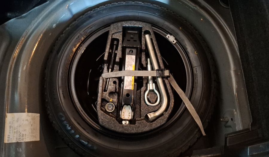 Volkswagen Polo 1.2 HIGHLINE MT Hatchback 2013