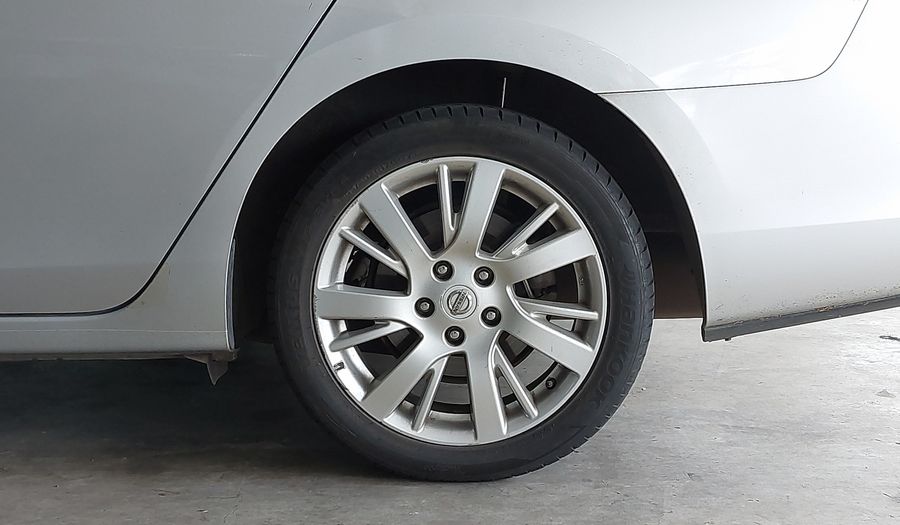 Nissan Sentra 2.0 SL CVT Sedan 2016