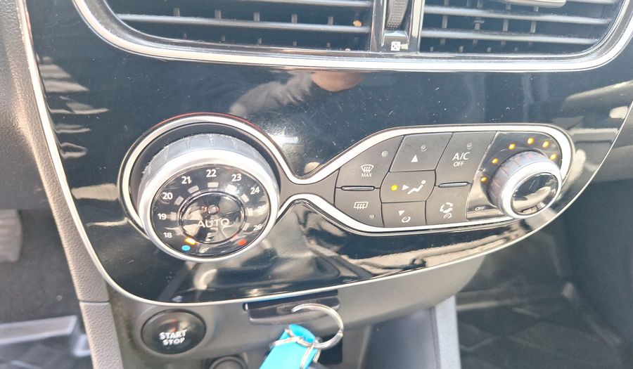 Renault Clio 1.2 EXPRESSION Hatchback 2017