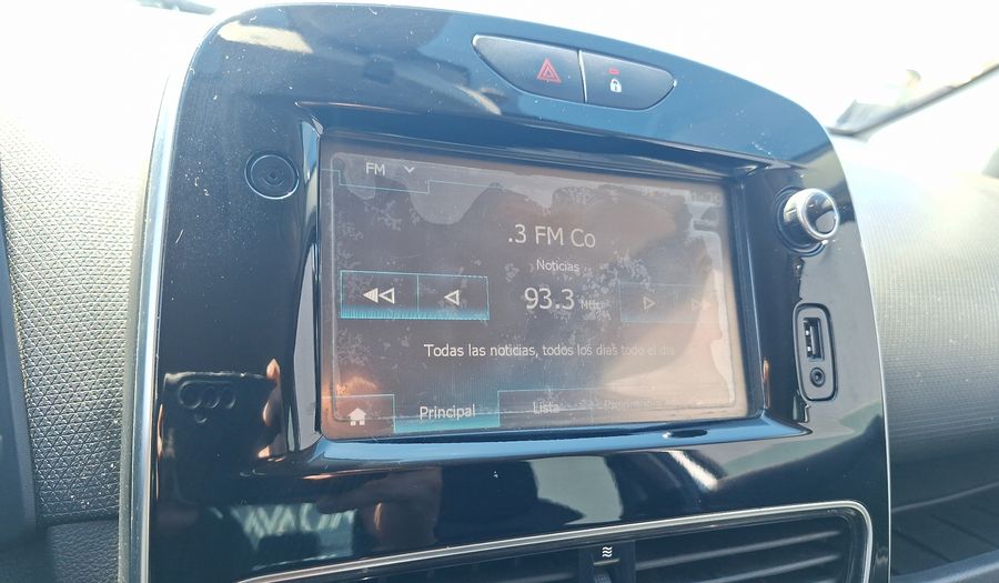 Renault Clio 1.2 EXPRESSION Hatchback 2017