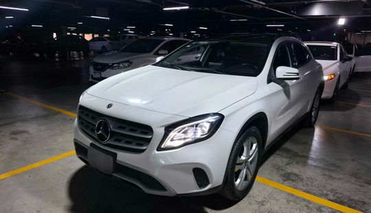 Mercedes Benz • Clase GLA