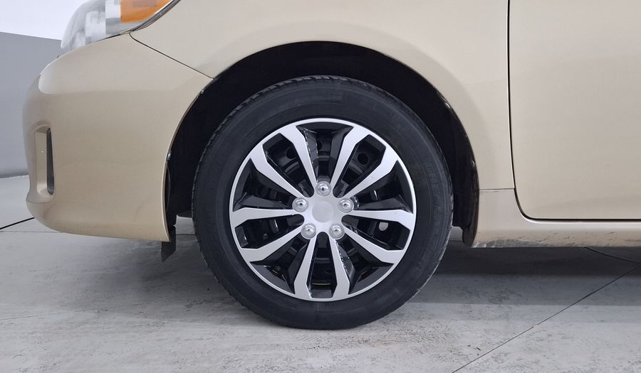 Toyota Corolla 1.8 LE AT Sedan 2013