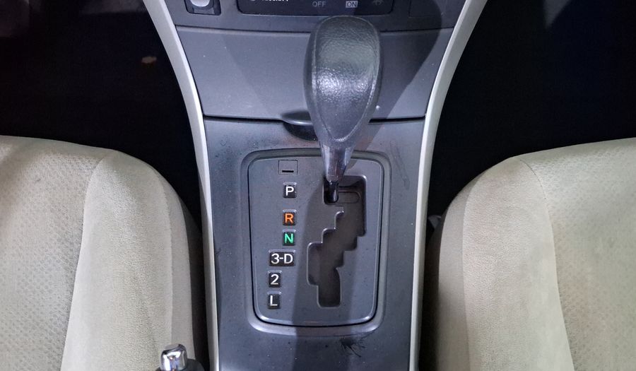 Toyota Corolla 1.8 LE AT Sedan 2013