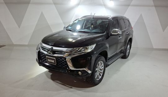 Mitsubishi • Montero
