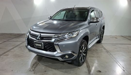 Mitsubishi • Montero