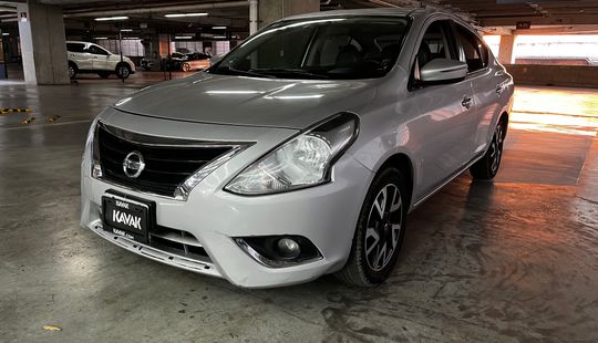 Nissan • Versa