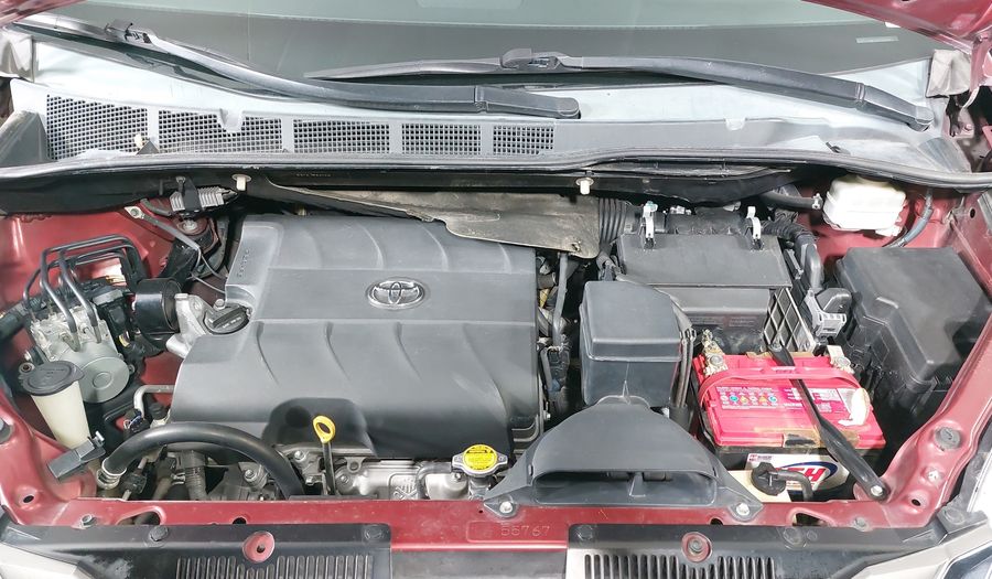 Toyota Sienna 3.5 XLE AT Minivan 2011