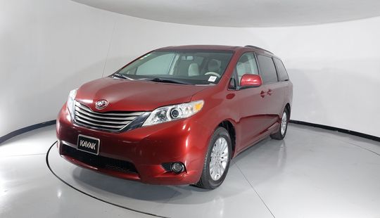 Toyota • Sienna